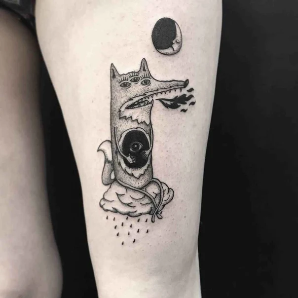 Иллюстративная Fox, Moon tattoo на Thigh
