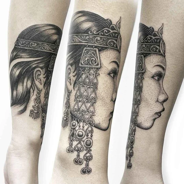 Чёрно-серая Portrait, Ornamental tattoo на Предплечье