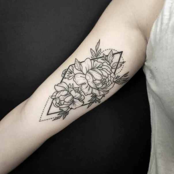 Лайнворк Flowers, Geometric tattoo на Предплечье
