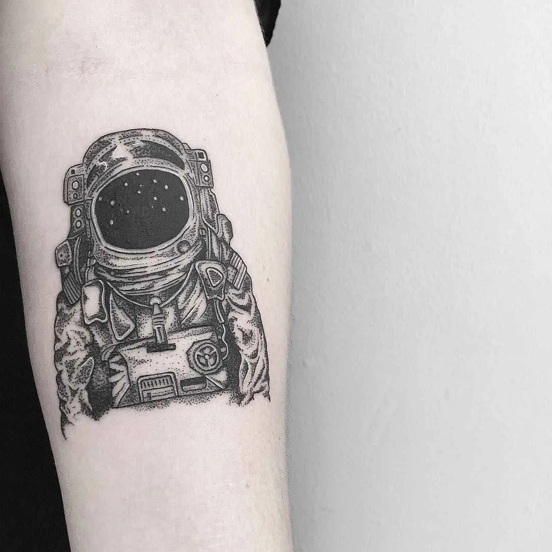 Tatuador Olivier Casault tatuagem preto e branco dotwork linework tattoo | Artista de tatuagem Olivier Casault black dotwork blackwork linework tattoo