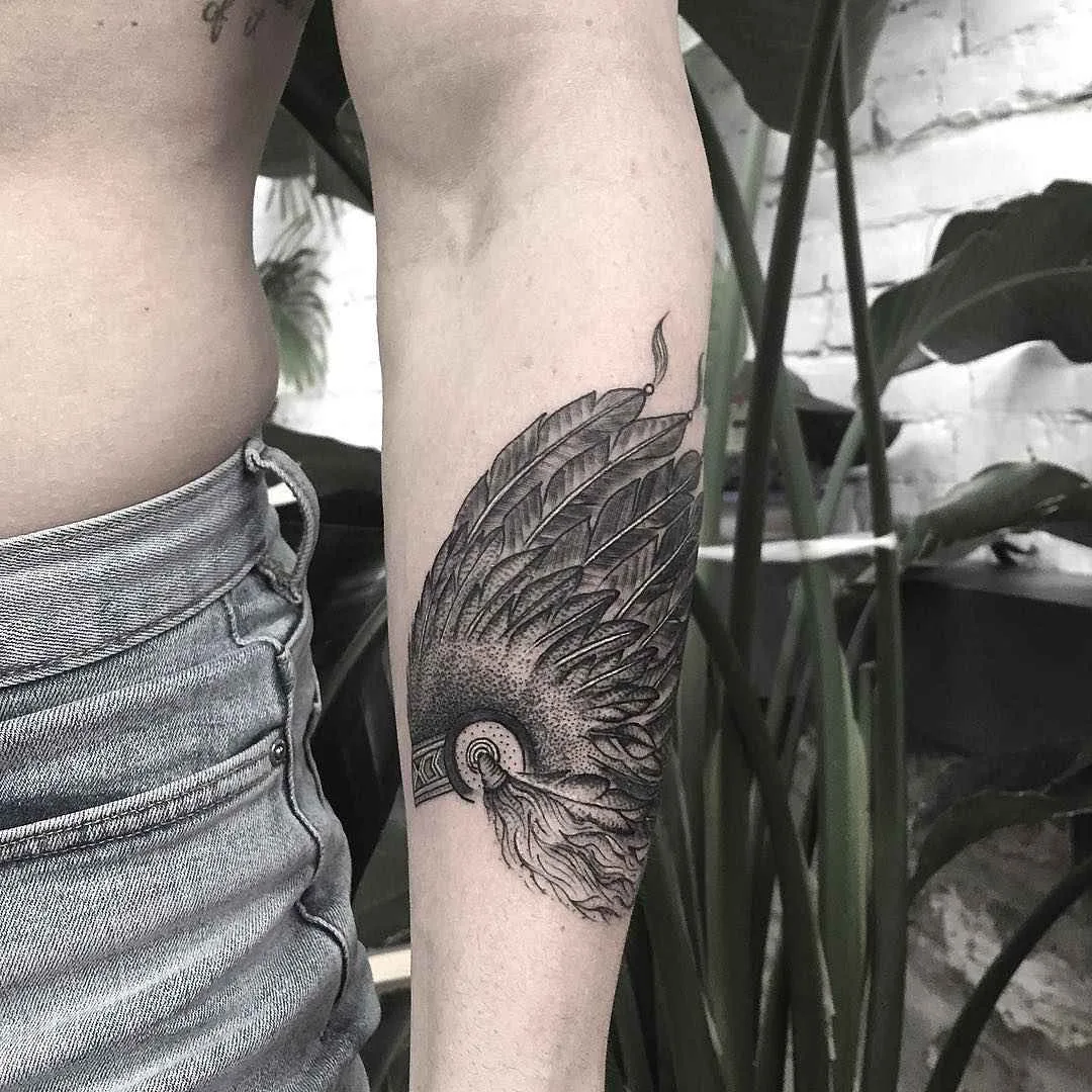 Tatuador Olivier Casault tatuagem preto e branco dotwork linework tattoo | Artista de tatuagem Olivier Casault black dotwork blackwork linework tattoo
