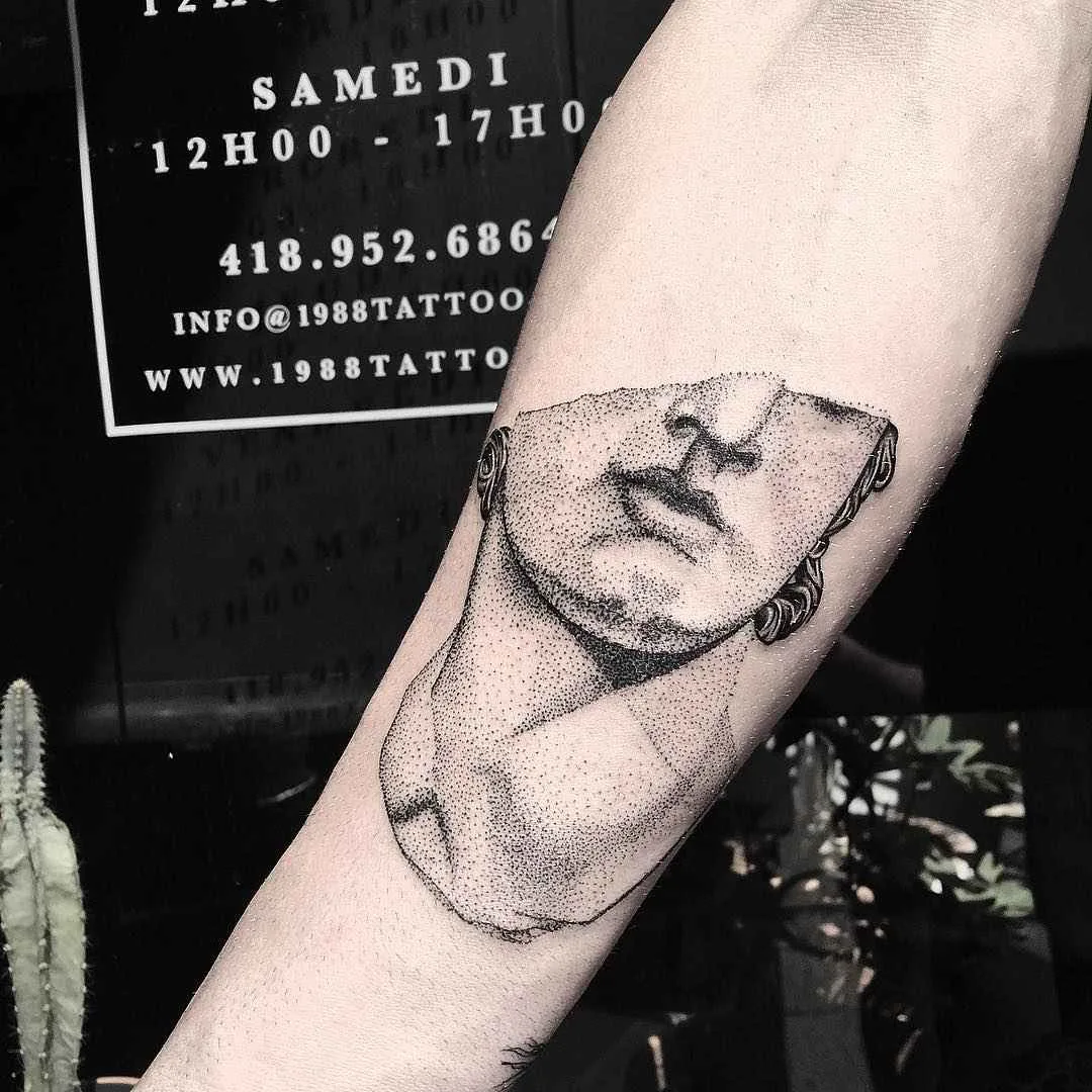 Tatuador Olivier Casault tatuagem preto e branco dotwork linework tattoo | Artista de tatuagem Olivier Casault black dotwork blackwork linework tattoo