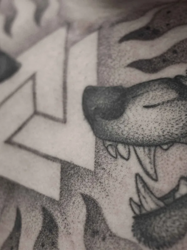 black and grey blackwork татуировка на shoulder blade #12547 | Тату мастер Валерия Тимофеева