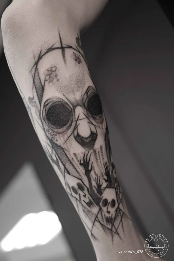 Скетч / Набросочная Skull, Hands tattoo на Предплечье