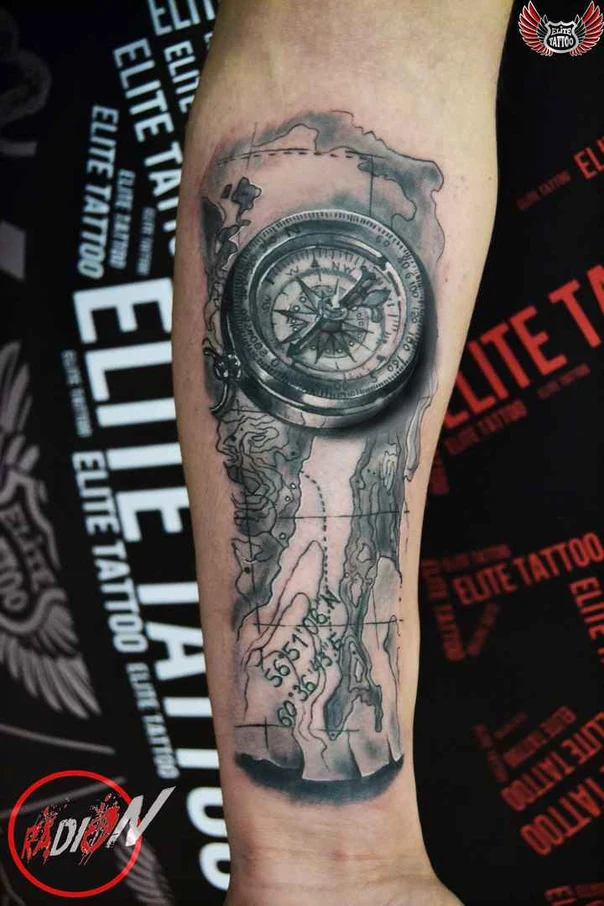 Реализм Compass, Map tattoo на Предплечье