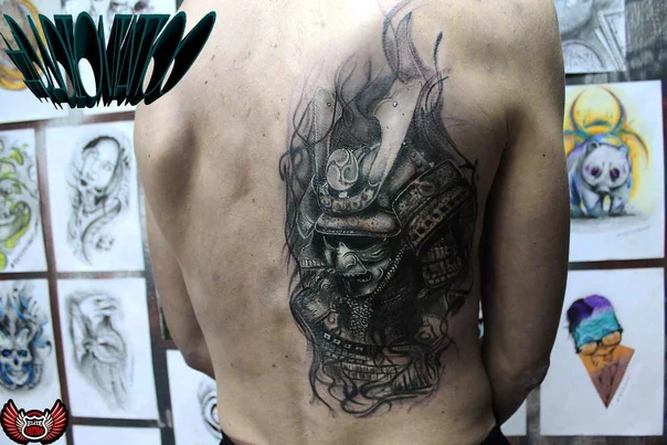 Чёрно-серая Samurai tattoo на Верхняя часть спины