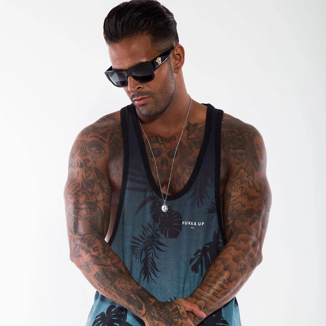 Modello tatuato Leon Scott, modello maschile alternativo, uomo tatuato | Regno Unito