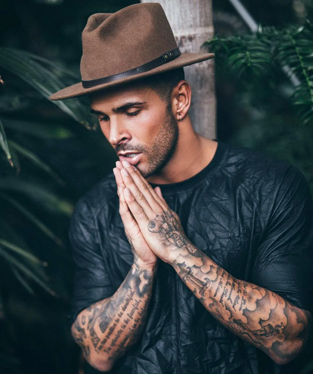 Modello tatuato Leon Scott, modello maschile alternativo, uomo tatuato | Regno Unito