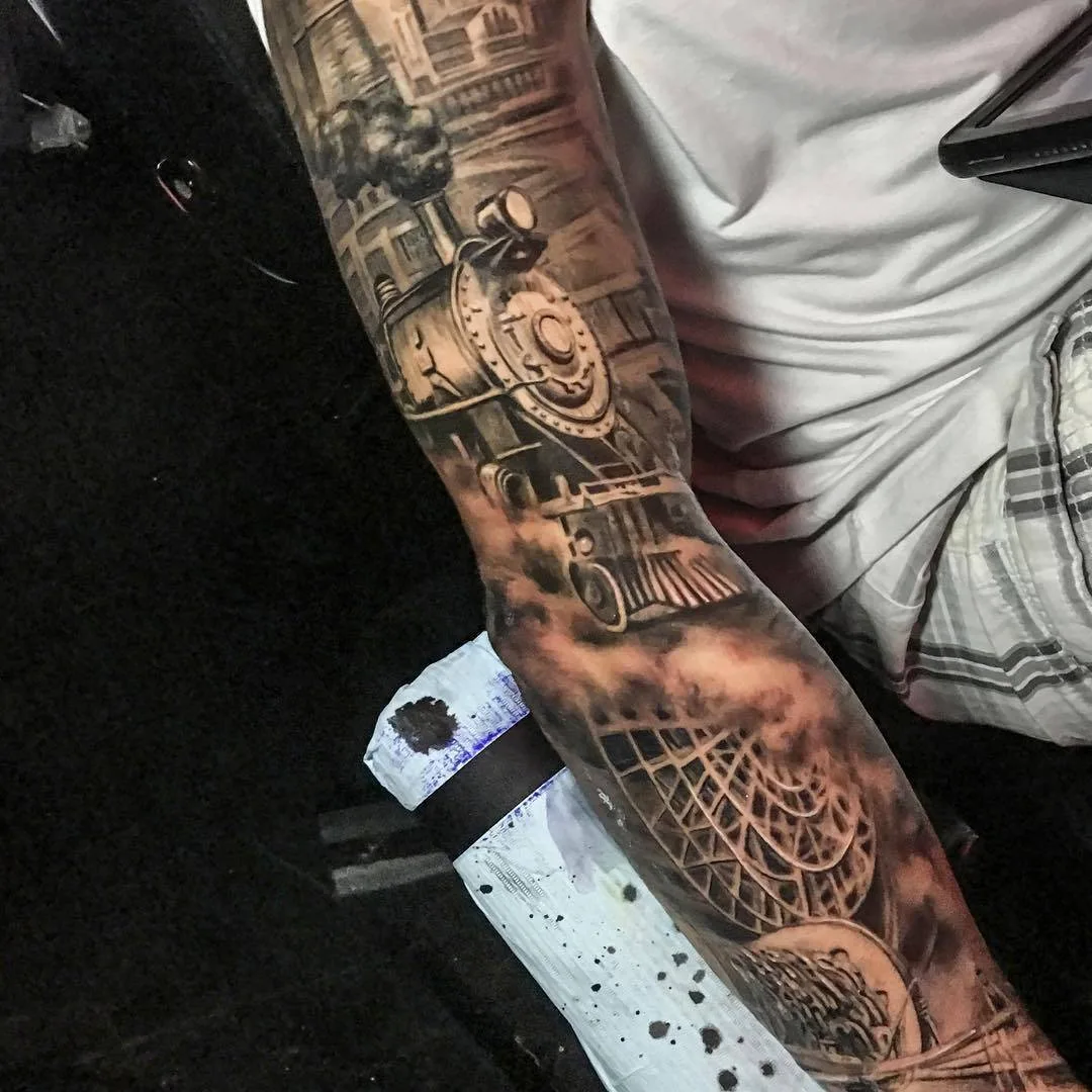 Tattoo artist Darwin Enriquez, black&grey e tattoo realistico a colori | USA