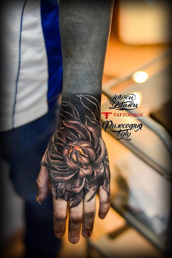 Блэкворк Flower tattoo на Кисть