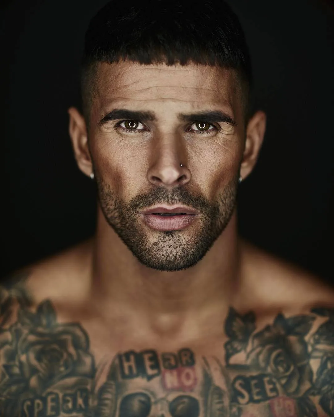 Modello tatuato Leon Scott, modello maschile alternativo, uomo tatuato | Regno Unito