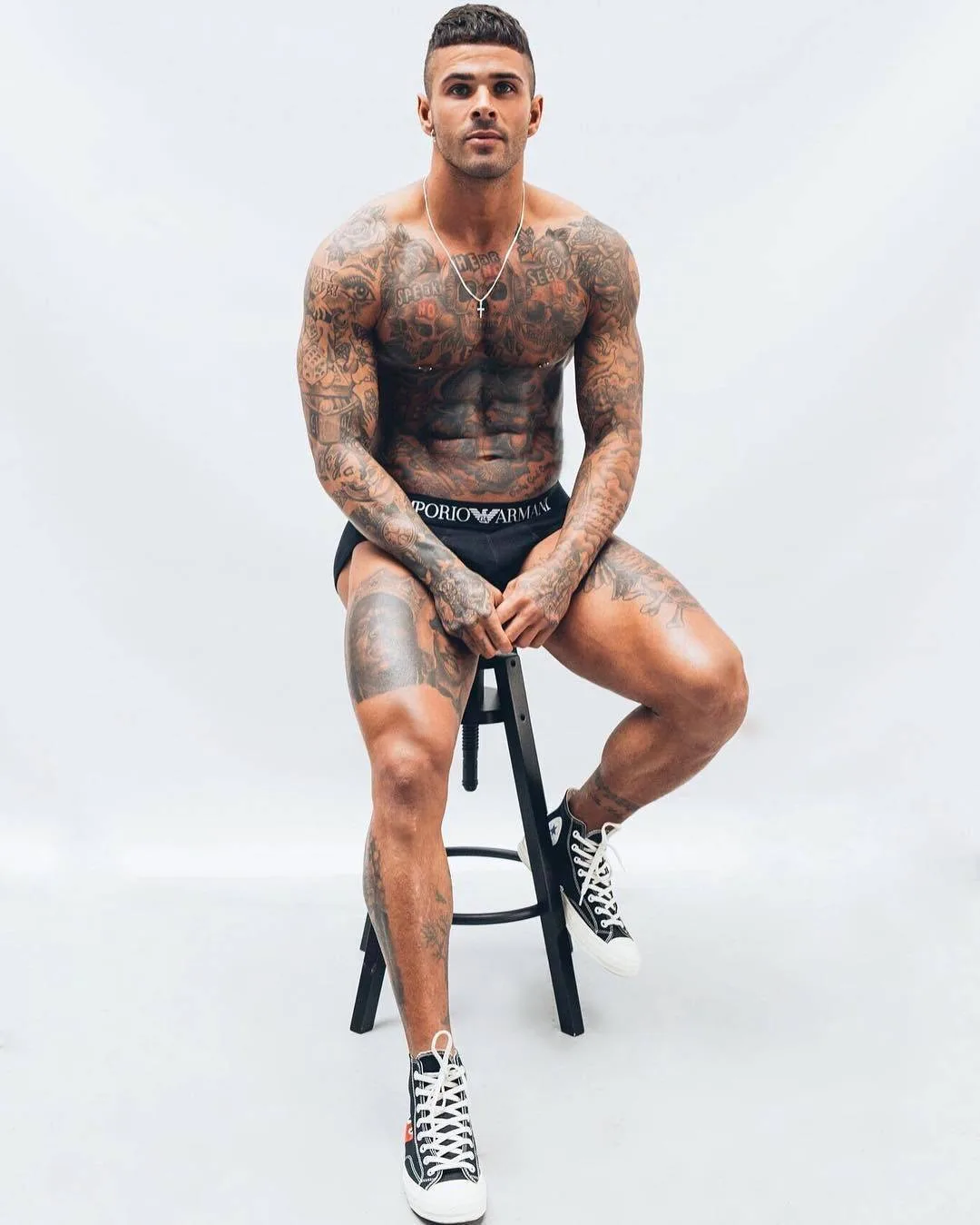 Modello tatuato Leon Scott, modello maschile alternativo, uomo tatuato | Regno Unito