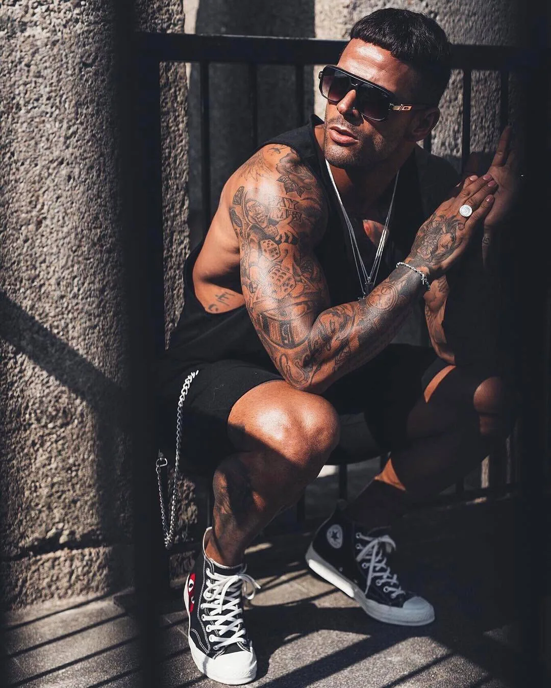 Modello tatuato Leon Scott, modello maschile alternativo, uomo tatuato | Regno Unito