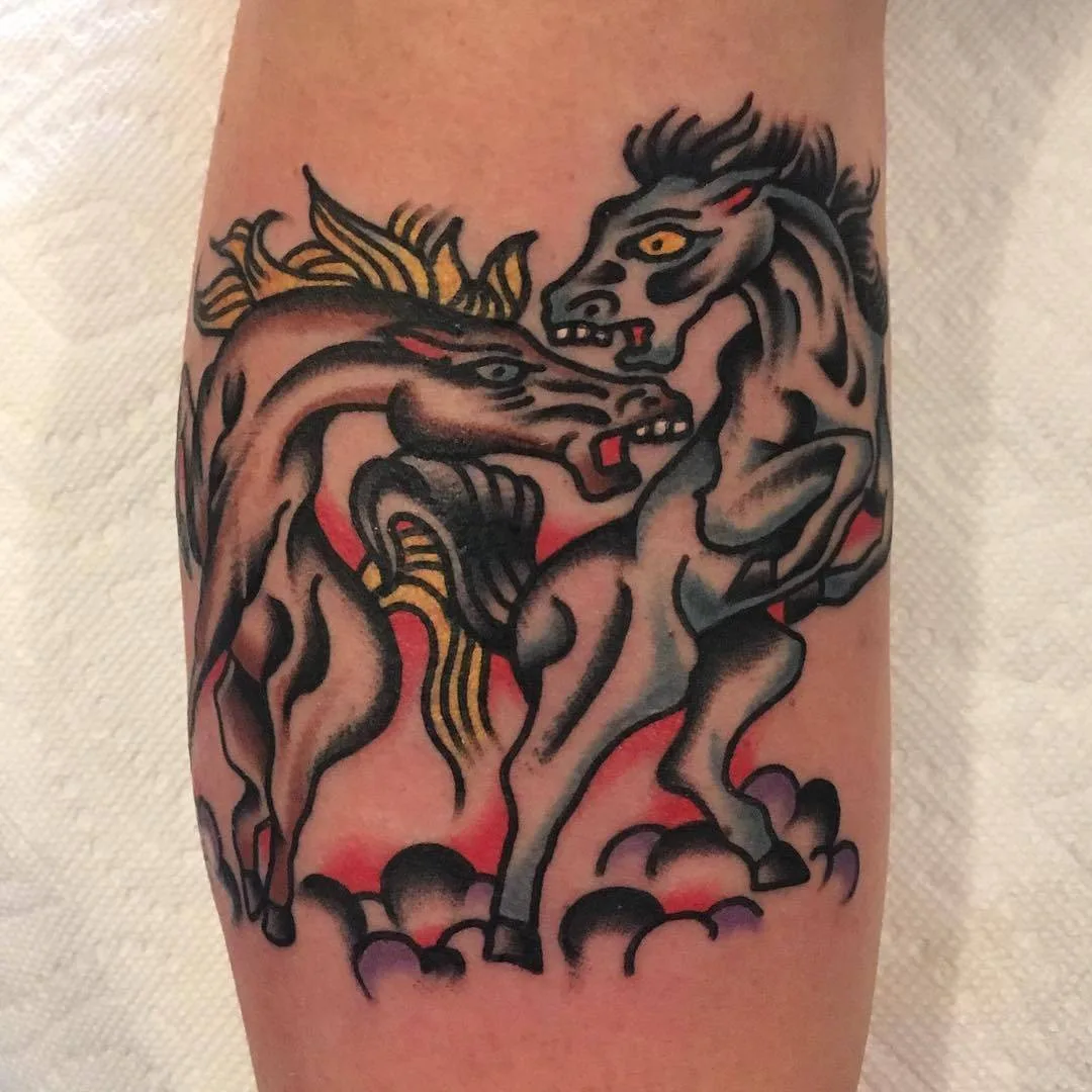 Artista di tatuaggi Akira Latanzio, tatuaggio a colori in stile tradizionale vecchio scuola | USA