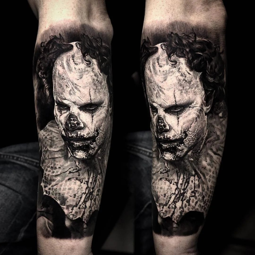 Artista del tatuaggio Matteo Pasqualin, ritratto in nero e grigio realistico | Italia
