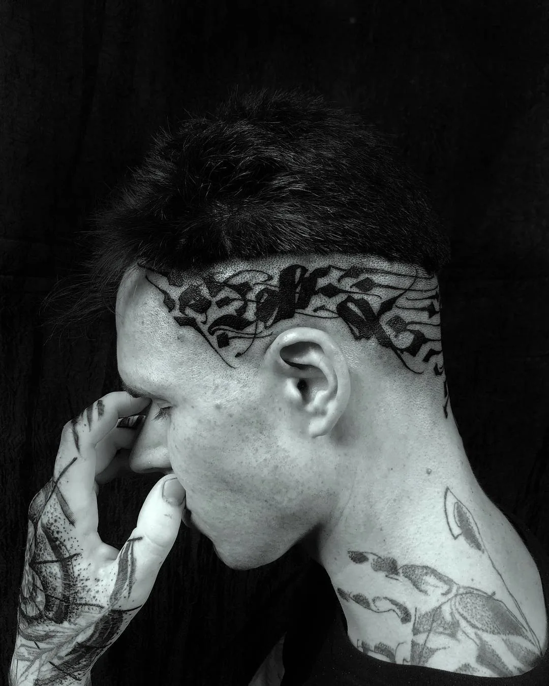 Tatuador Gordon Lettuce, estilo abstrato de tatuagem de blackwork | Reino Unido