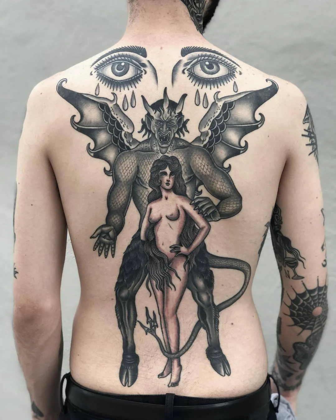 Tatuador Javier Betancourt, preto estilo antigo tradicional tatuagem | USA