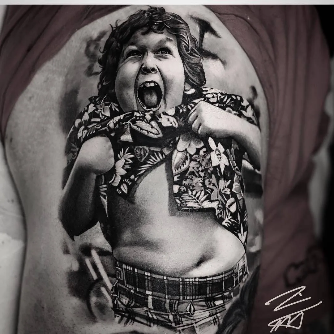 Artista del tatuaggio Matteo Pasqualin, ritratto in nero e grigio realistico | Italia