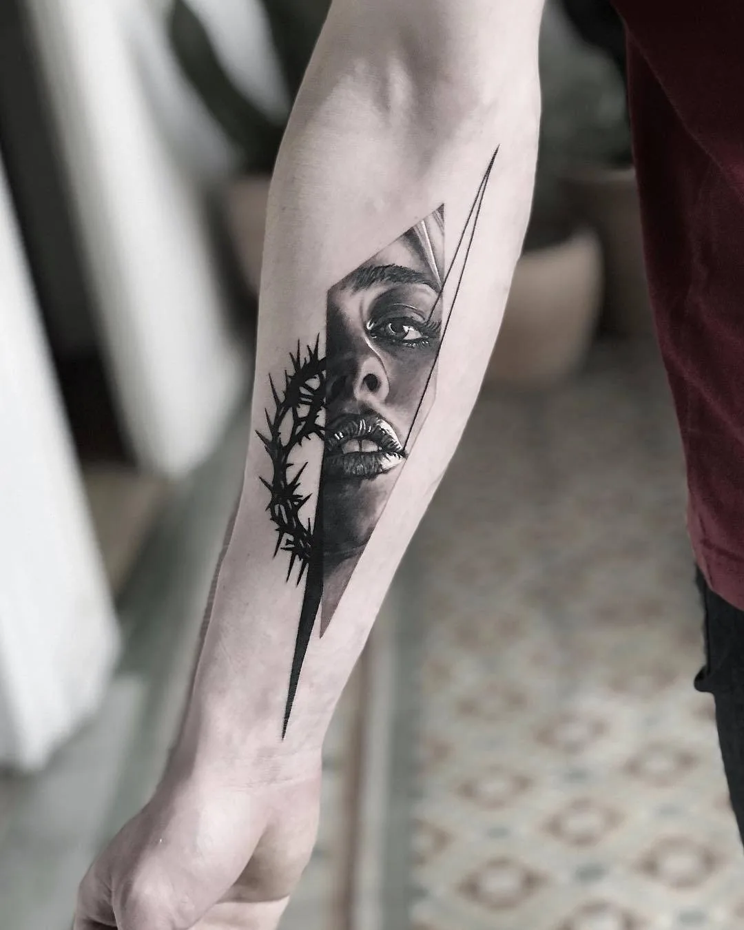 Artista de tatuagem Victor del Fueyo de la Torre, estilo de autor black and grey abstract tattoo, realism | Espanha
