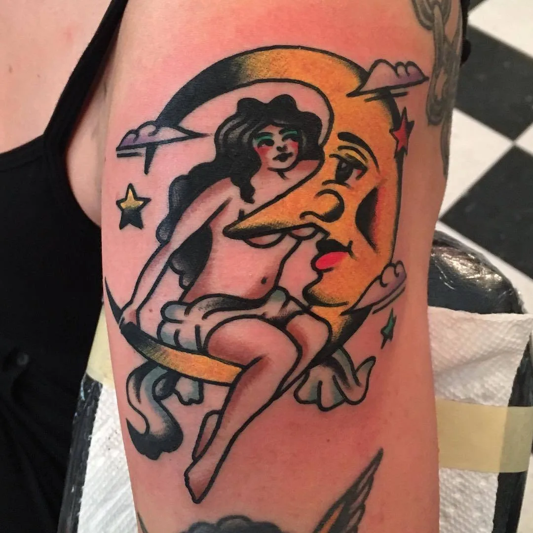 Artista di tatuaggi Akira Latanzio, tatuaggio a colori in stile tradizionale vecchio scuola | USA