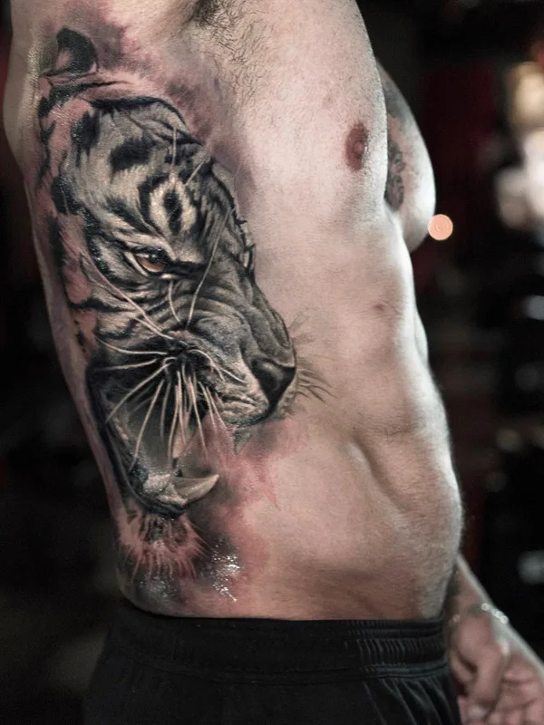 male black and grey realism Tatuaggio su side #23362 | Tatuatore Darwin Enriquez