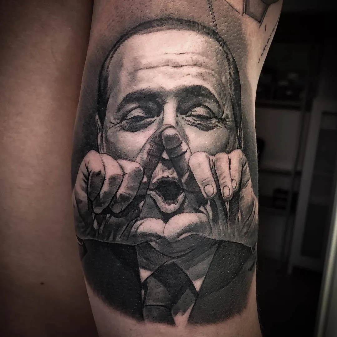 Artista del tatuaggio Matteo Pasqualin, ritratto in nero e grigio realistico | Italia