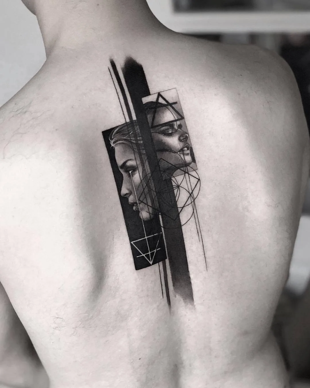 Artista de tatuagem Victor del Fueyo de la Torre, estilo de autor black and grey abstract tattoo, realism | Espanha