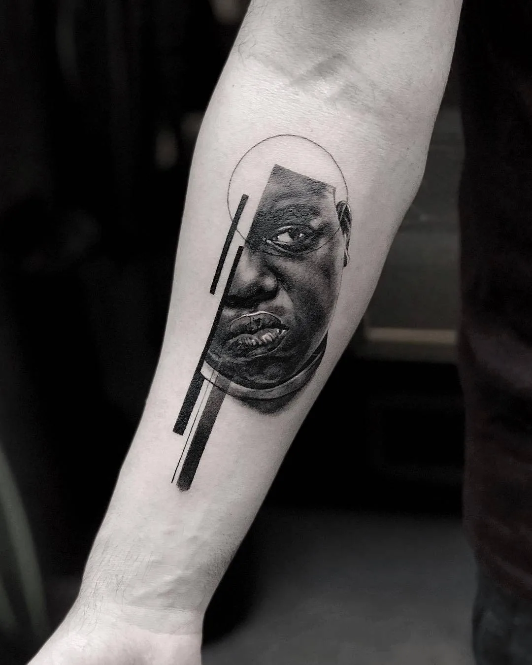 Artista de tatuagem Victor del Fueyo de la Torre, estilo de autor black and grey abstract tattoo, realism | Espanha