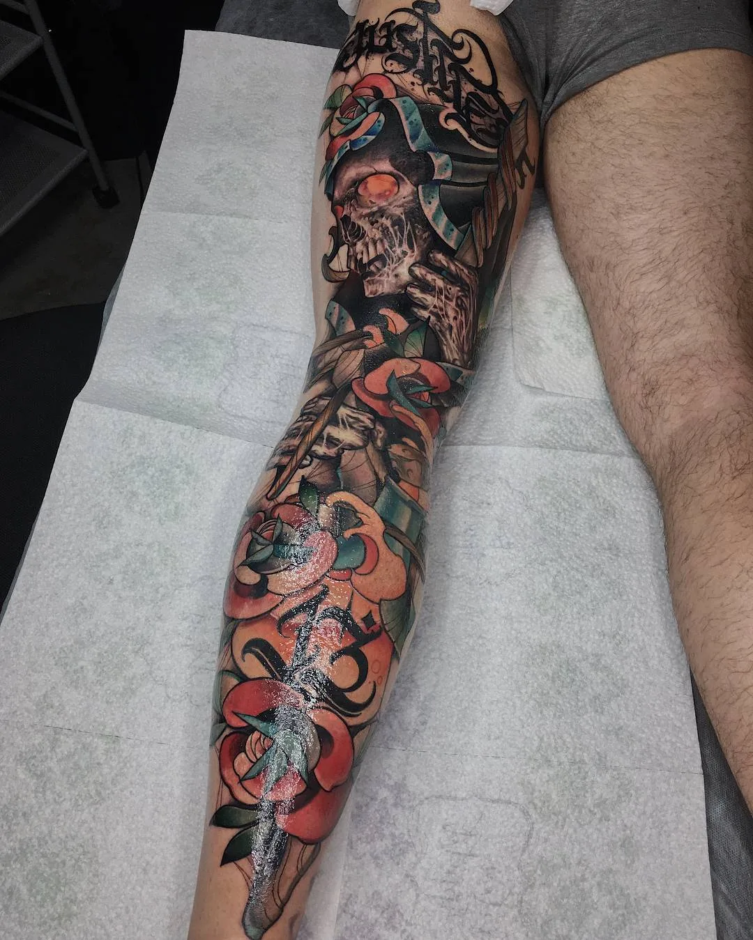 Artista de tatuagem Sasha Akulov, tatuagem colorida neo tradicional, nova escola | Rússia