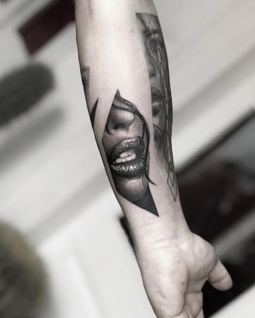 Artista de tatuagem Victor del Fueyo de la Torre, estilo de autor black and grey abstract tattoo, realism | Espanha