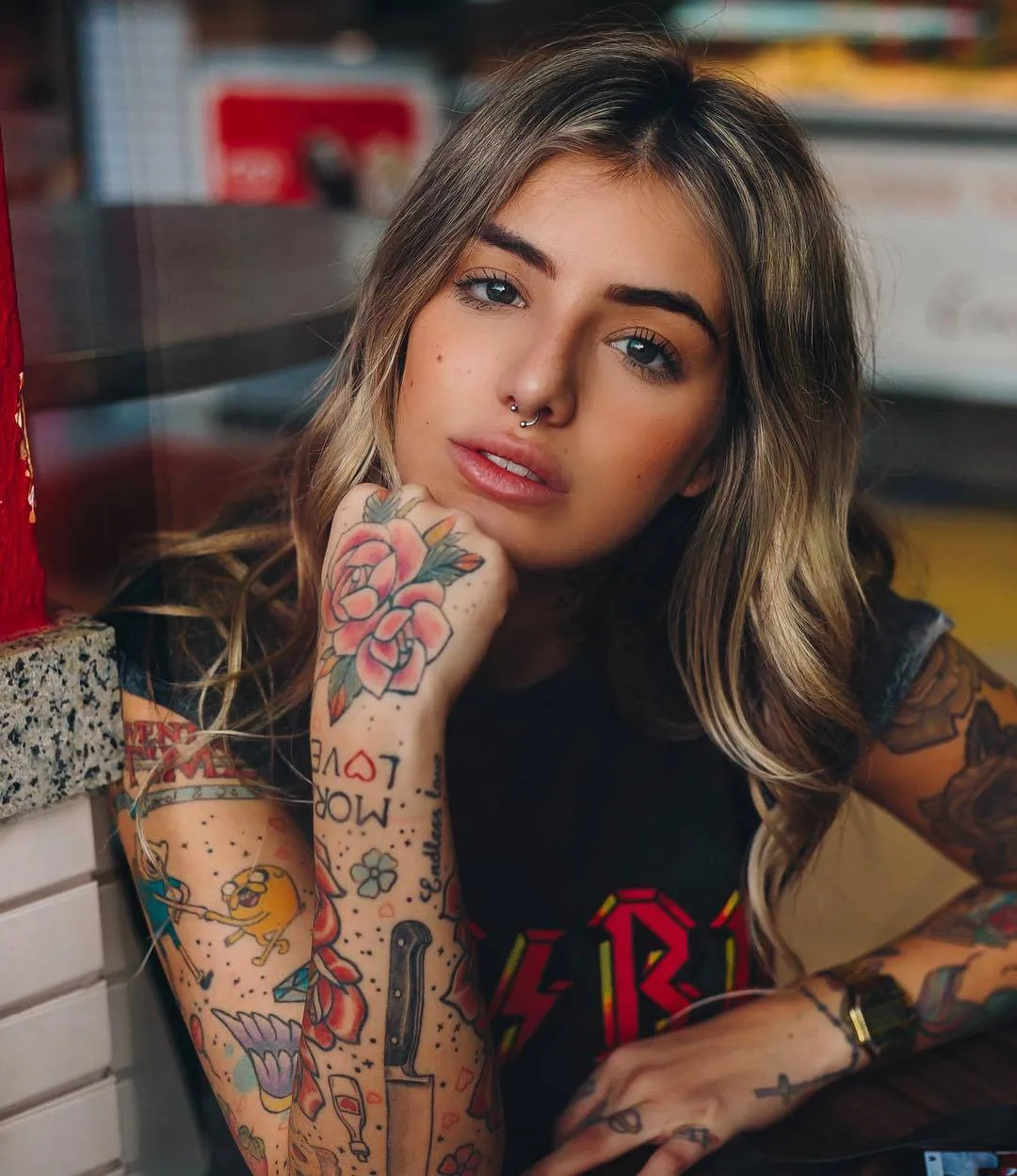 Modello tatuato Carol Csan, modello alternativo, ragazza tatuata | Brasile