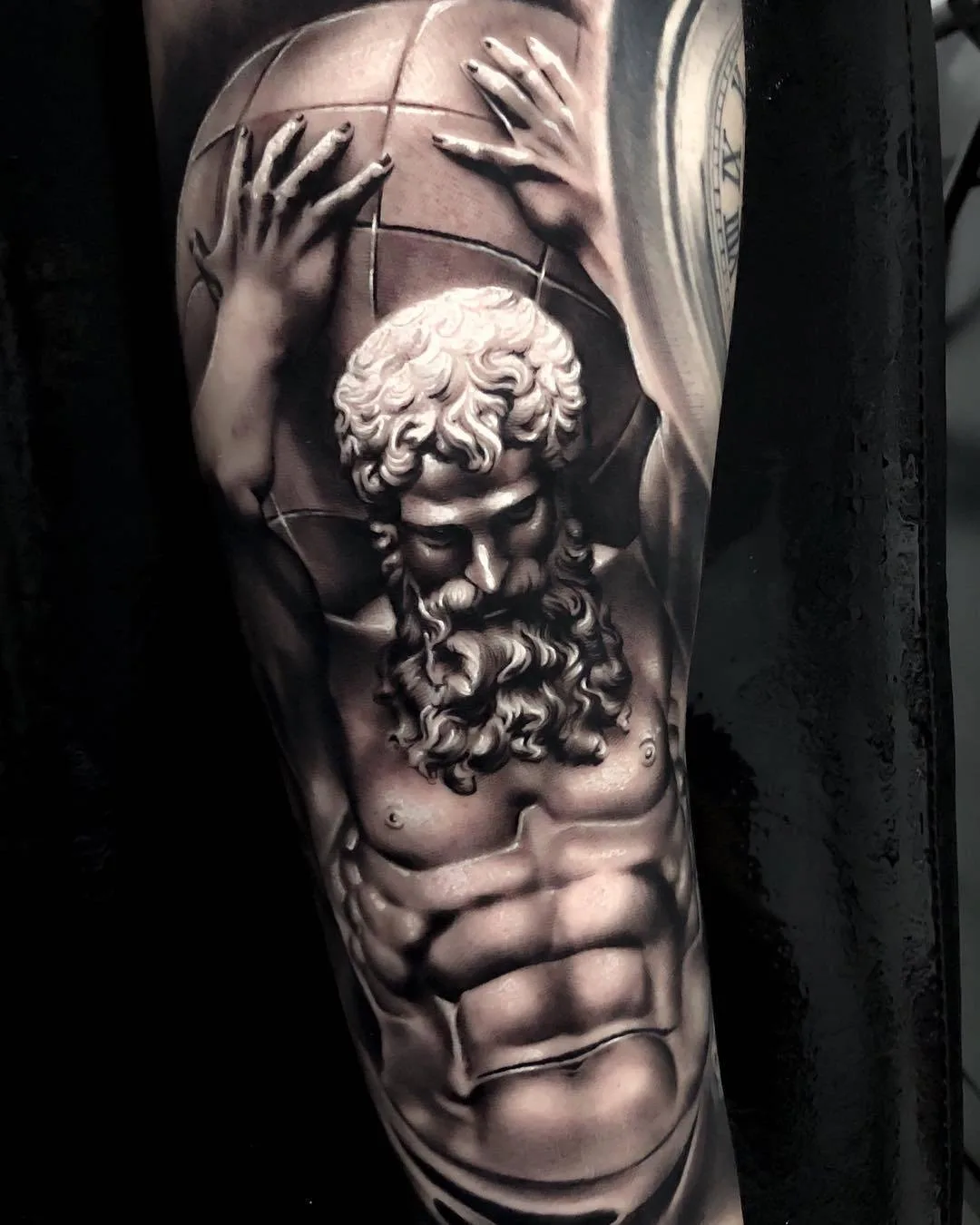 Tatuador samurai Standoff, estilo preto e cinza dos autores, retrato realista de tatuagem | Brasil