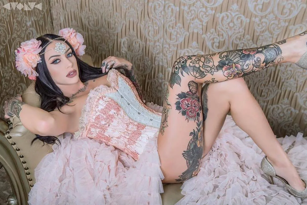 Modello tatuato Brianna Hull, modello alternativo, ragazza tatuata, sullen | USA