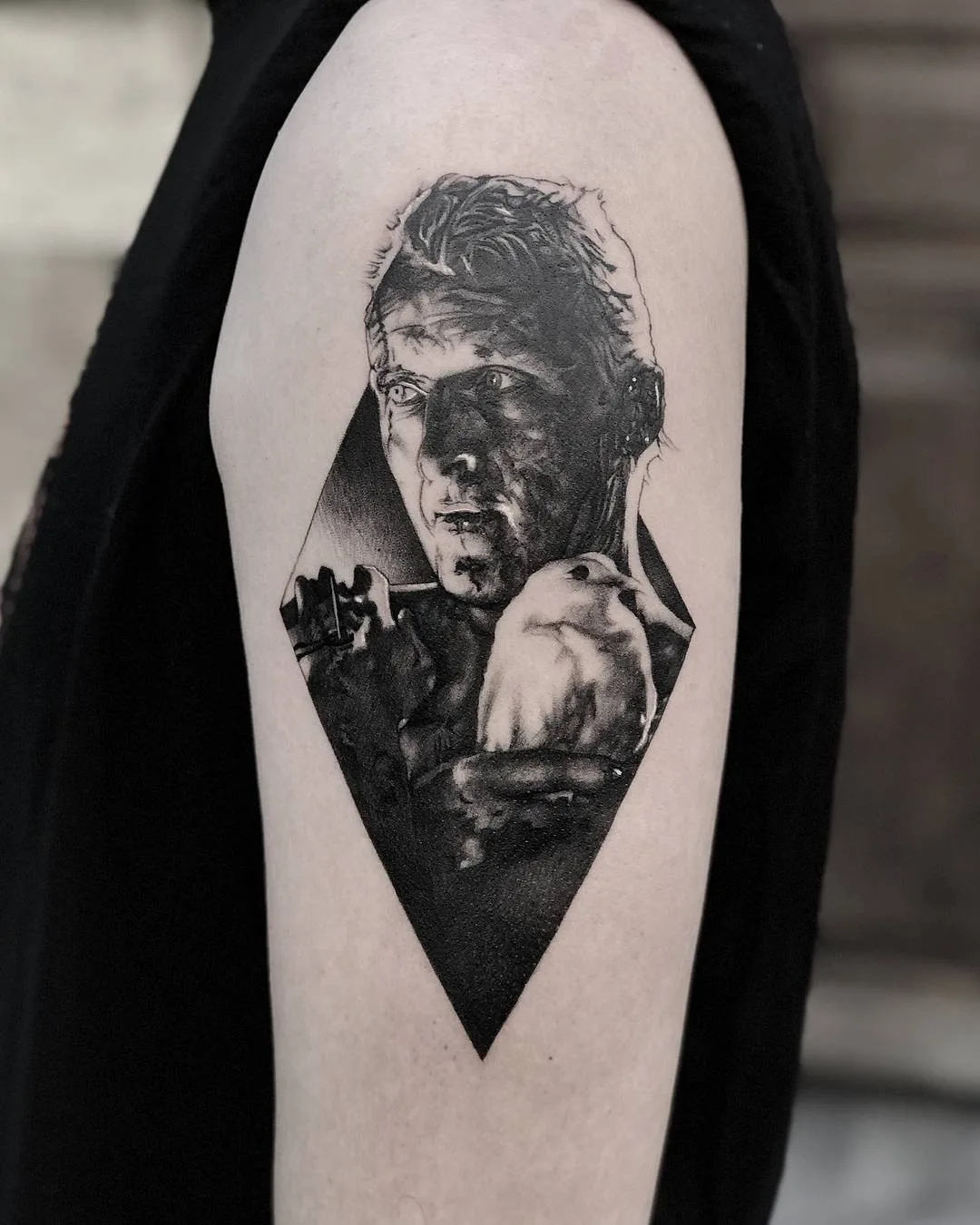Artista de tatuagem Victor del Fueyo de la Torre, estilo de autor black and grey abstract tattoo, realism | Espanha