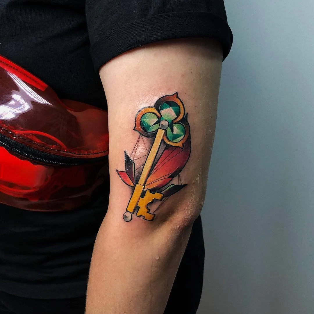 Artista de tatuagem Sasha Akulov, tatuagem colorida neo tradicional, nova escola | Rússia