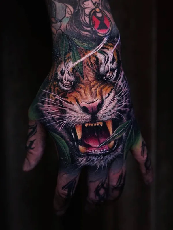 color realism tattoo auf hand #23726 | Tätowierer Akbar Tawakkal