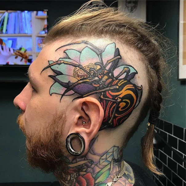 Иллюстративная Flower, Insect tattoo на Лицо