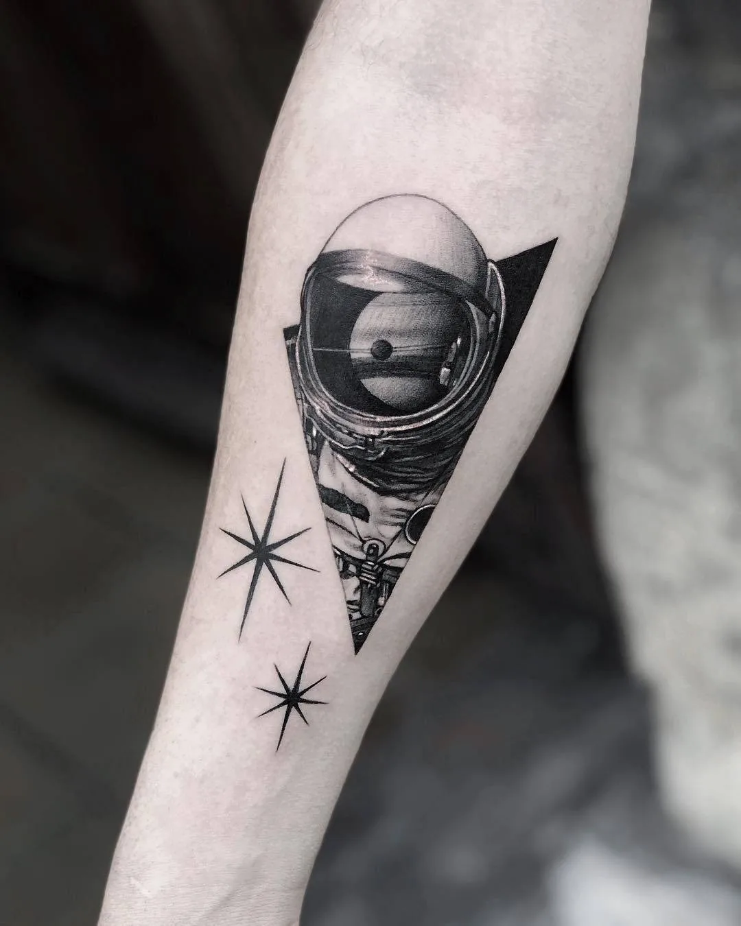 Artista de tatuagem Victor del Fueyo de la Torre, estilo de autor black and grey abstract tattoo, realism | Espanha