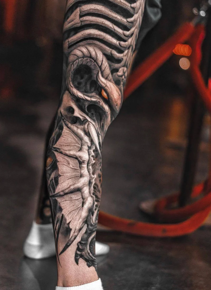 Artista di tatuaggi Darwin Enriquez