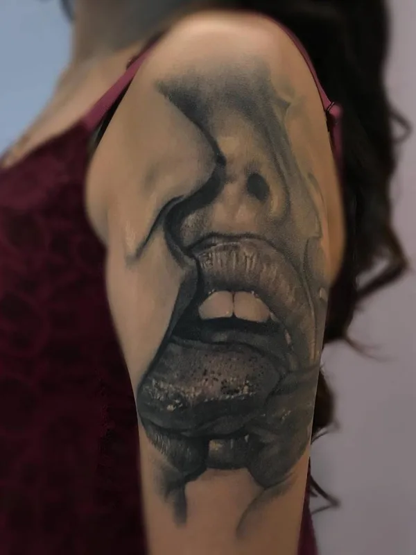 female black and grey realism Tatuagem em upper arm #23281 | Tatuador Zhang Po