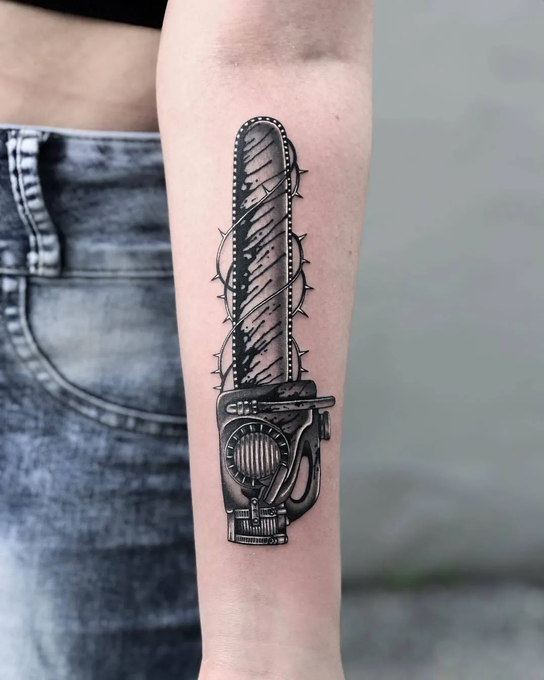 Tatuador Javier Betancourt, preto estilo antigo tradicional tatuagem | USA