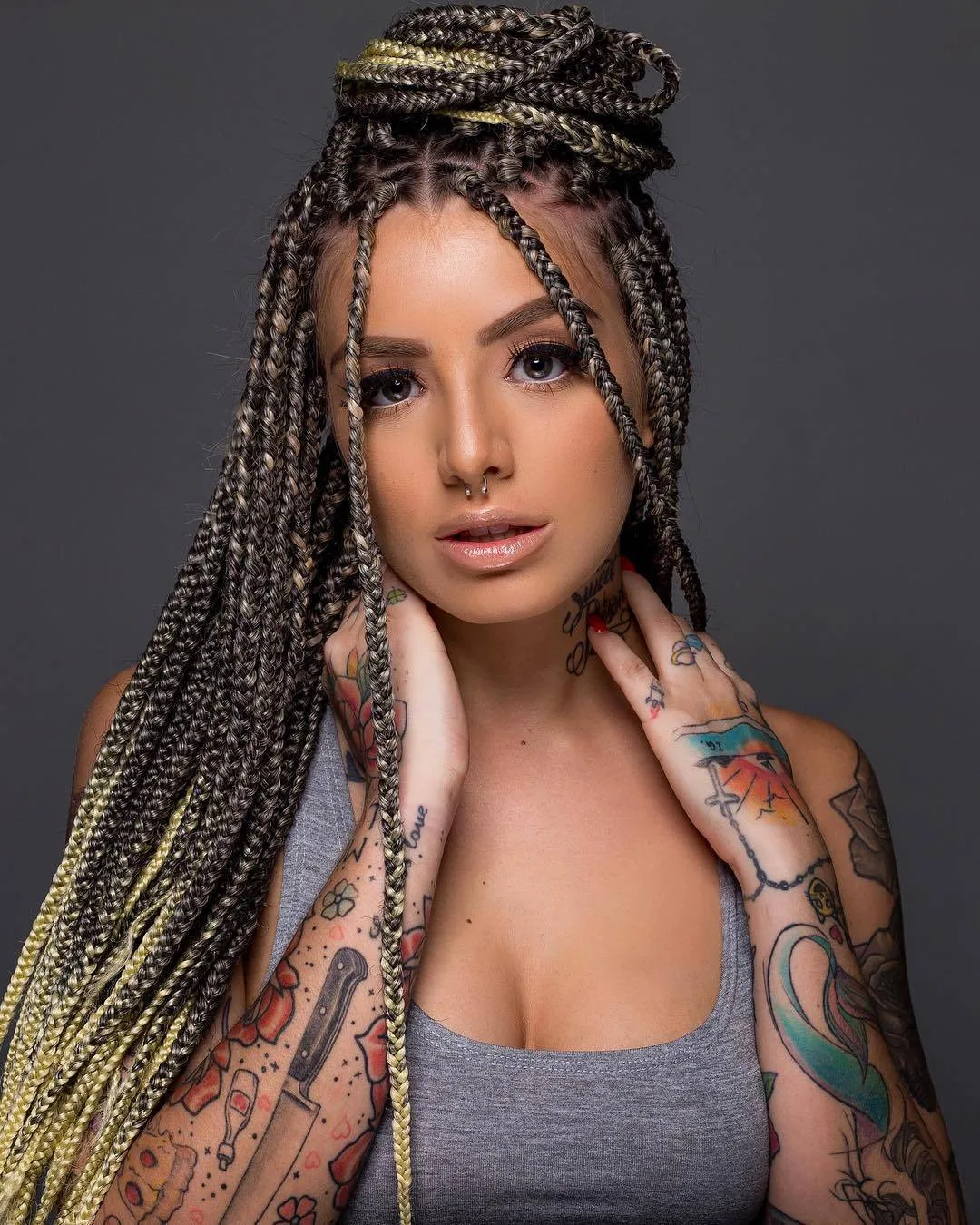 Modello tatuato Carol Csan, modello alternativo, ragazza tatuata | Brasile