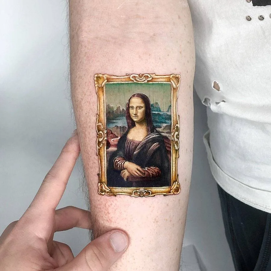 Artista del tatuaggio Kozo, tatuaggio minimalista a colori | Tel Aviv, Israele