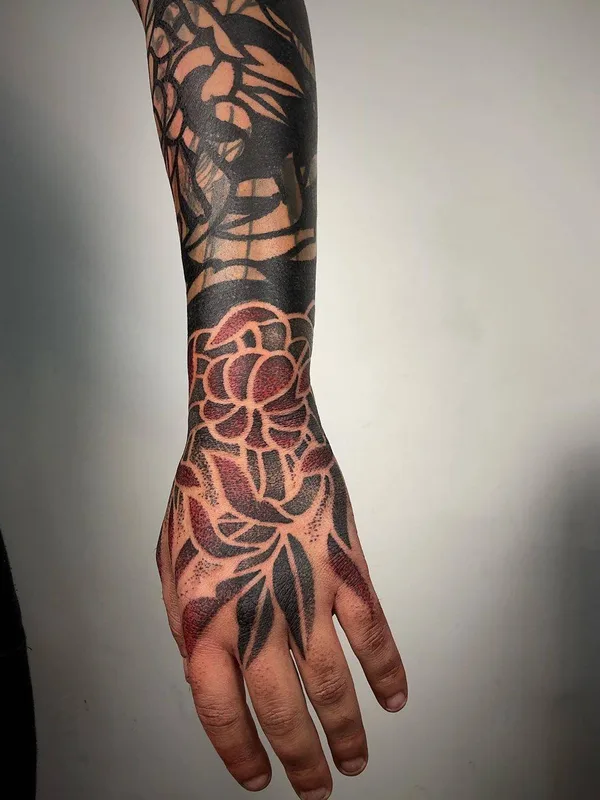 color blackwork Tatuagem em hand #31987 | Tatuador Sebastian Kandinsky