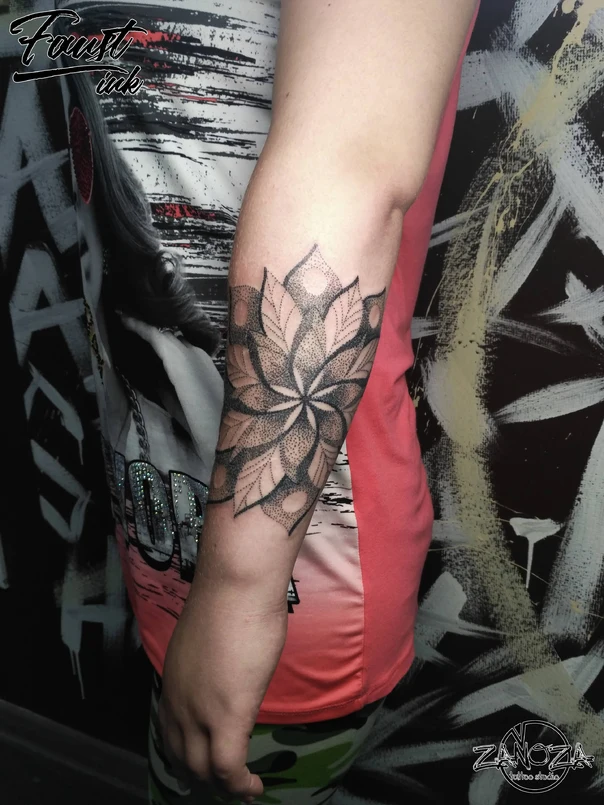 Дотворк Mandala, Botanic tattoo на Предплечье