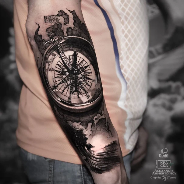 Чёрно-серая Compass, Wave tattoo на Предплечье