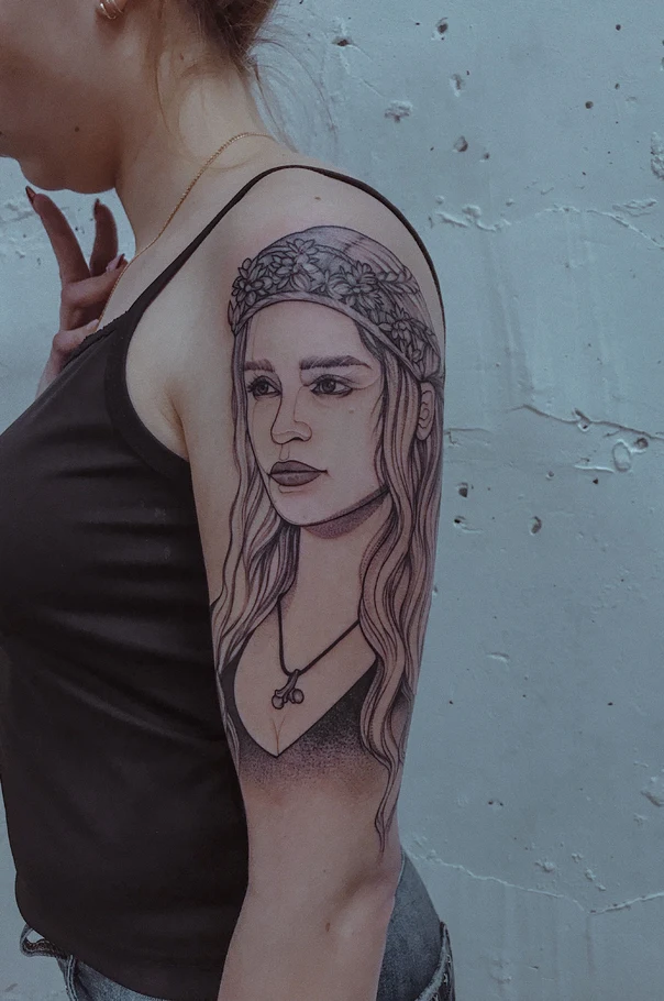 Портретная Portrait, Floral tattoo на Плечо