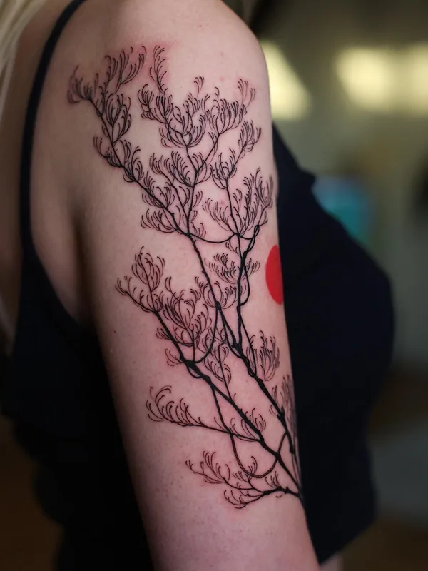 female color linework 纹身 在 upper arm #37220 | 纹身师 Konstantin Strokin