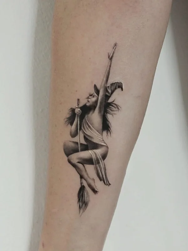 female black and grey realism Tatuagem em forearm #37252 | Tatuador Irina Maklyakova 
