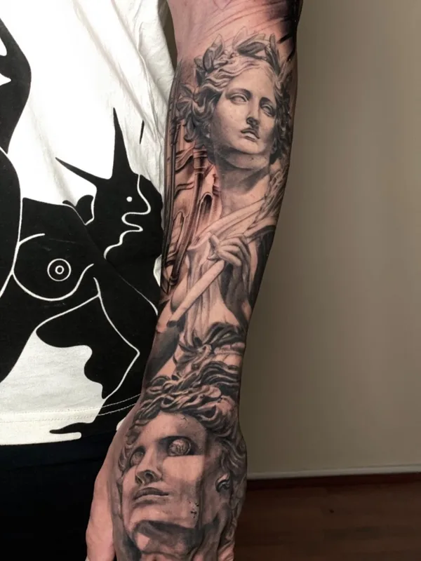 black and grey realism tattoo auf full sleeve #41897 | Tätowierer Christina Choi